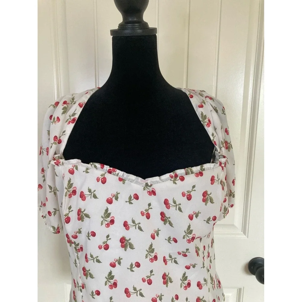 Abercrombie & Fitch White Cherry Print Puff Sleeve Crop‎ Top Size Large Feminine